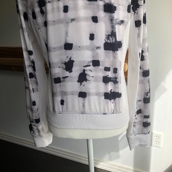 Lululemon Noir Jacket, W6 - Picture 7 of 14